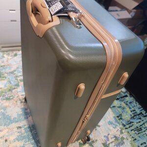 LARGE CHECK IN LONDON FOG 31"